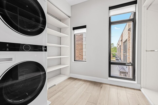 Building Photo - 434 W Tienken Rd