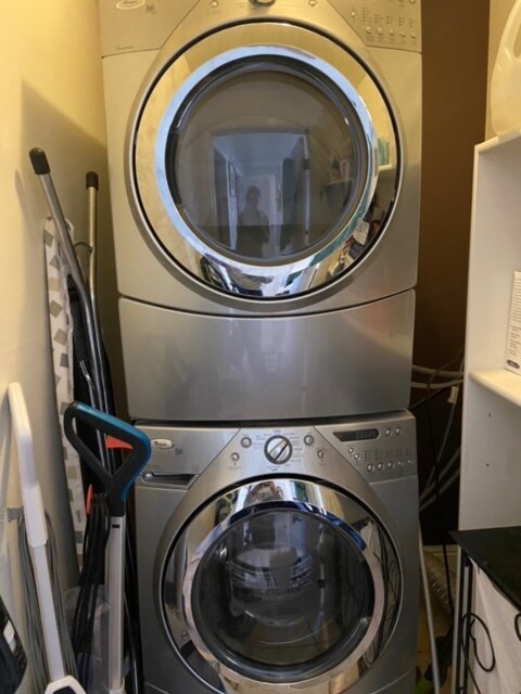 washer and dryer attached to the master bedroom - 3425 Tejon St