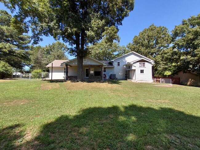 Building Photo - Single Family Home!