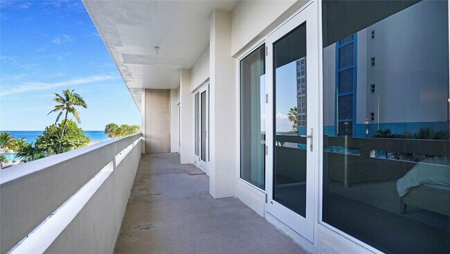 Building Photo - 4020 Galt Ocean Dr