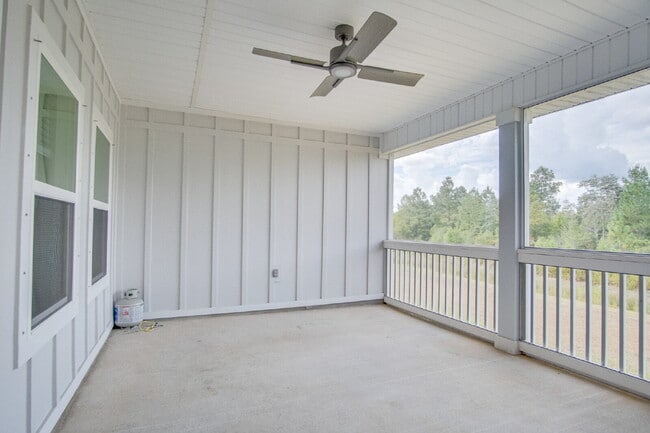 Building Photo - Holiday Sunshine! Deer Run 4BR/3BA Home – Solar, Community Pool & ½ Deposit for Active Military