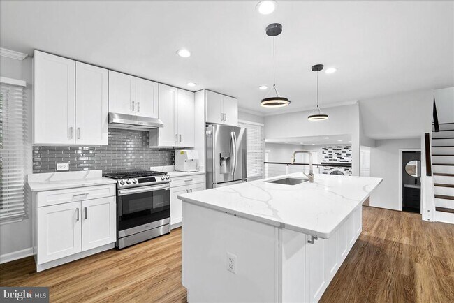 Building Photo - 9303 Macswain Pl