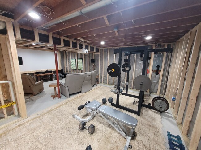 Building Photo - 1121 Spring Hill Rd