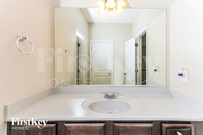 Building Photo - 356 Madison Grace Ave