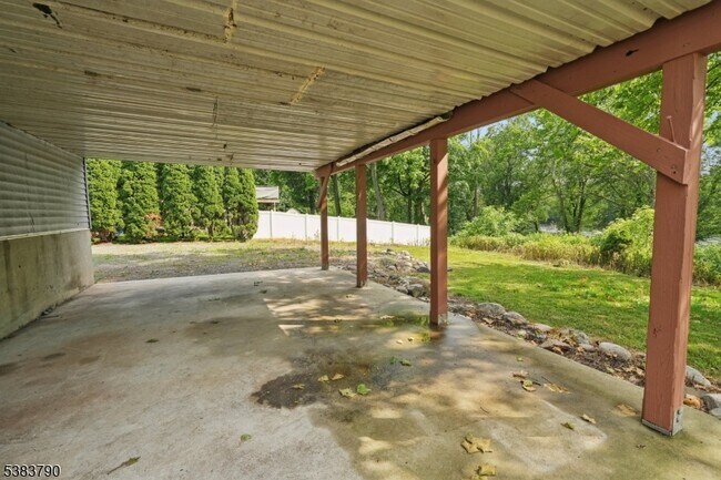 Building Photo - 13 Susquehanna Ln