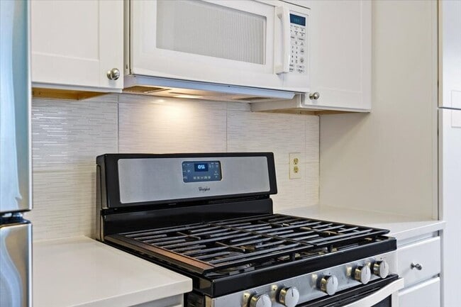 Building Photo - 1313 Southport Dr