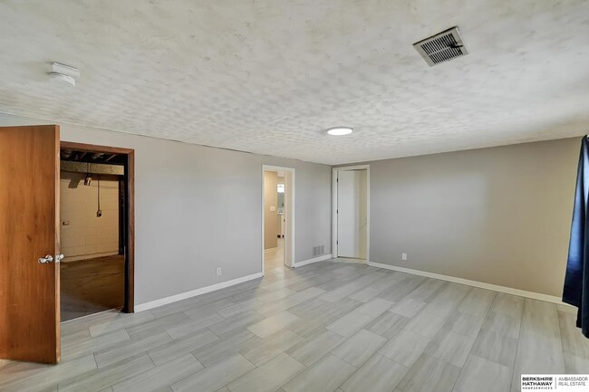 Building Photo - 4620 Van Dorn St