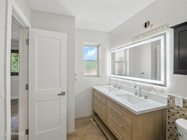 Building Photo - 12210 N 67th St