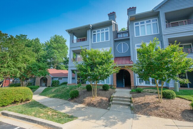 Primary Photo - Sunny Luxury 2 Bedrooms 2 Baths Condo with...