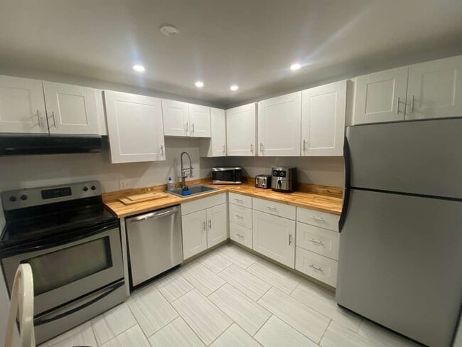 Building Photo - 1103 White Cedar Blvd