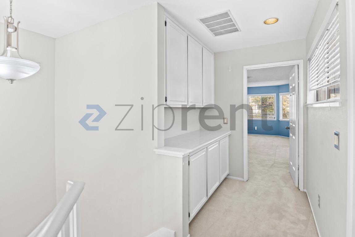 Building Photo - Unit