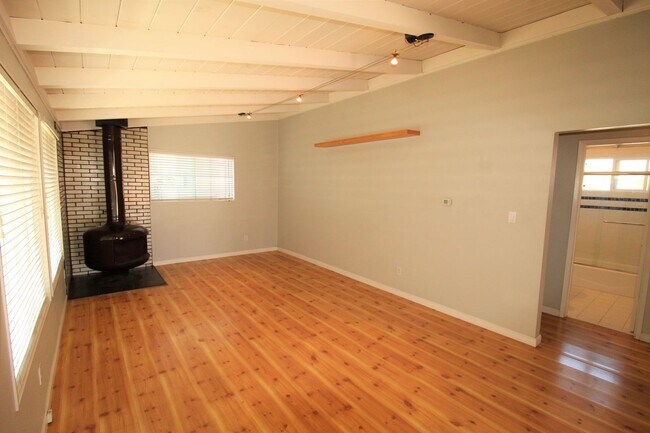 Building Photo - 1063-1065 Montauk