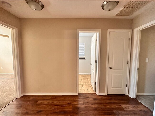 Building Photo - Newer 3 Bedroom off I-240- Move in Deposit-Free! (If Qualified)