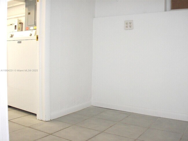 Building Photo - 11111 SW 78th Ct