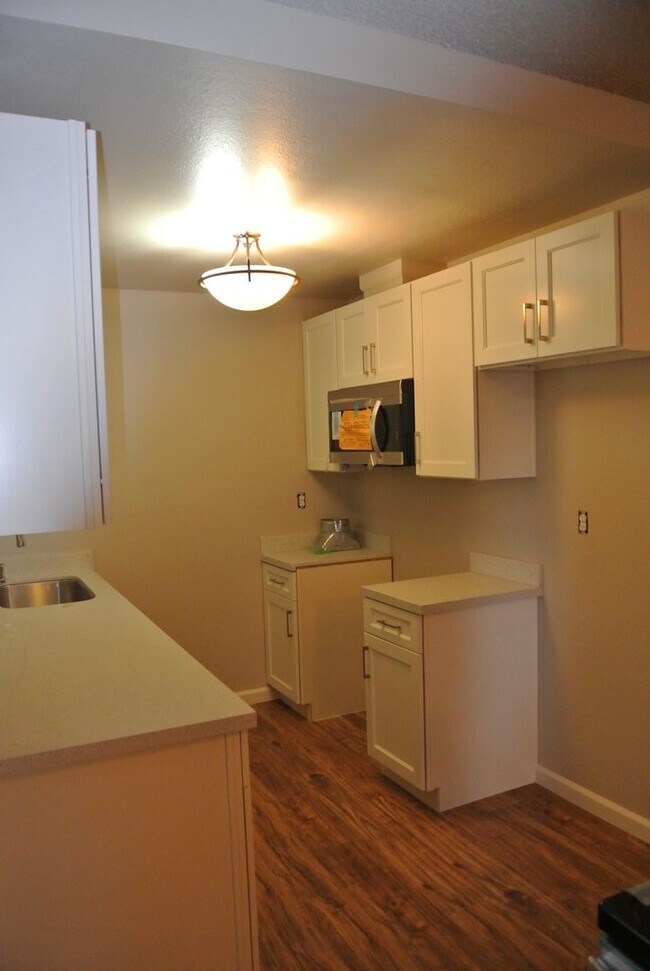 Building Photo - 2116 Manzanita Way