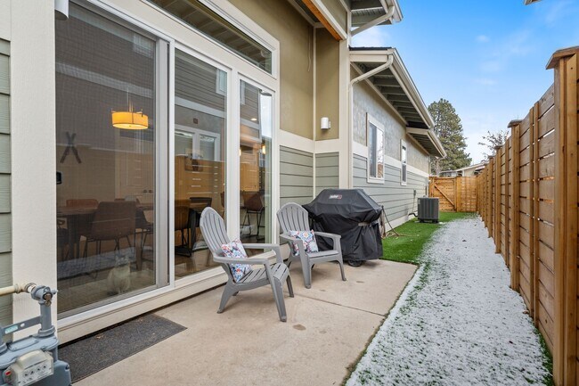 Building Photo - 63374 NW Clearstone Dr