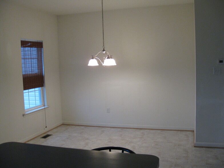 Breakfast Area - 1813 Tender Ct