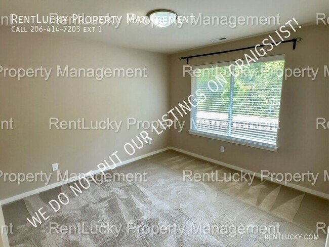 Building Photo - 34601 56th Ct S
