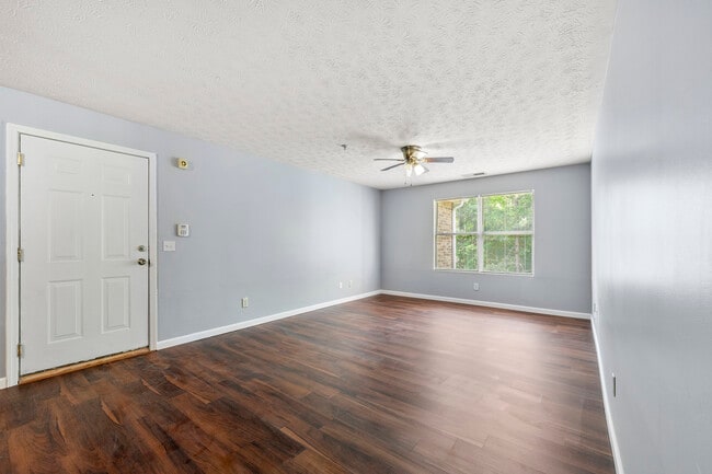 Building Photo - 3247 Fairington Dr