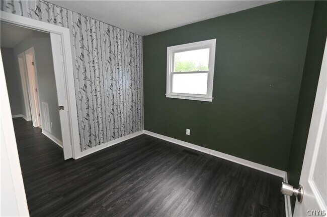Building Photo - 5854 Reis Dr