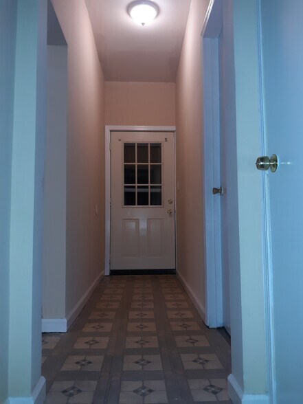 Building Photo - 4444 Main St