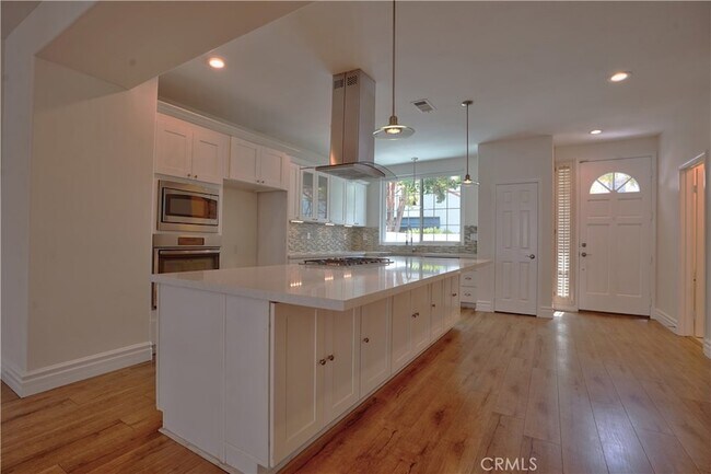 Building Photo - 7401 Seabluff Dr