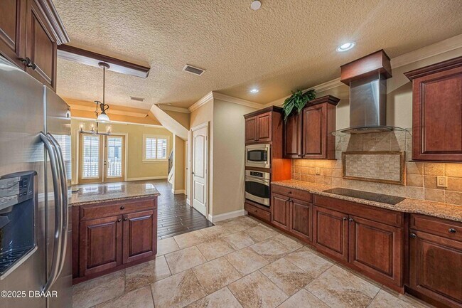 Building Photo - 5090 Riverside Dr