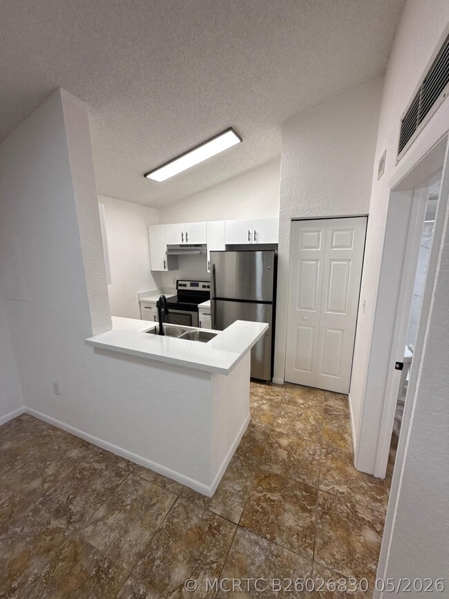Building Photo - 2851 N Oakland Forest Dr