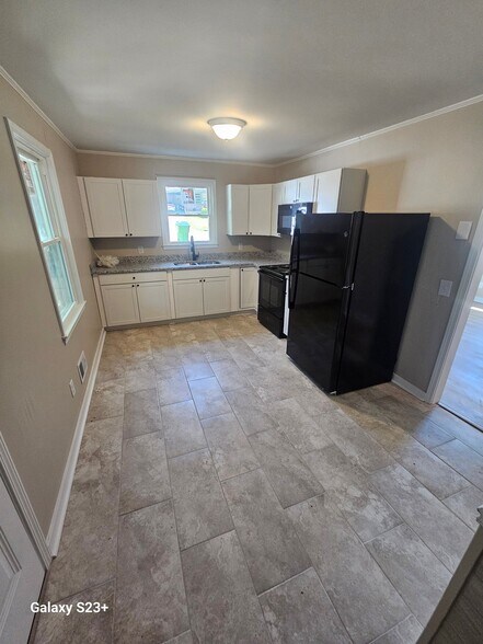 Building Photo - 13 Acme St