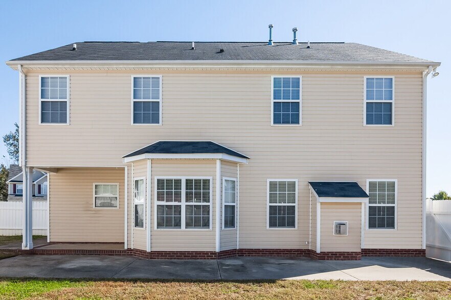 Building Photo - 2870 Island Point Dr NW