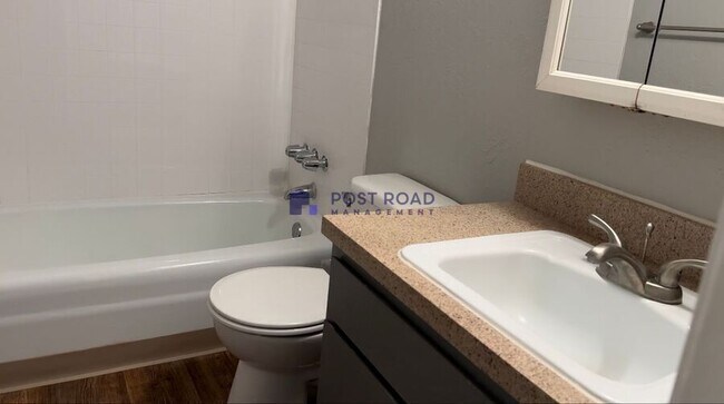 Building Photo - 585 W 27th St S