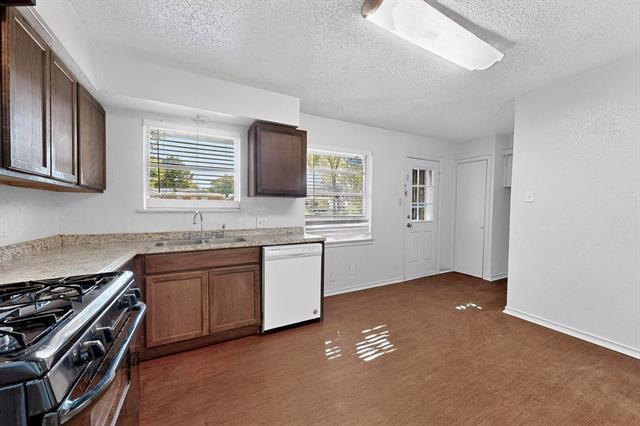 Building Photo - 1530 Buena Vista St