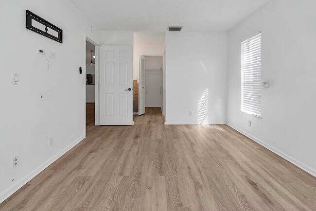 Building Photo - 416 Buttonwood Pl