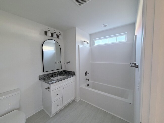 Building Photo - 179 Charter Dr