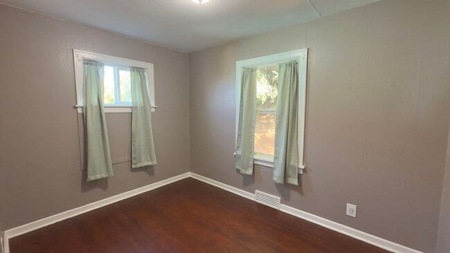 Building Photo - 627 W Marine Dr