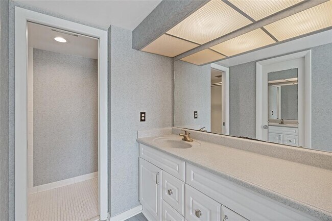 Building Photo - 2621 Cove Cay Dr