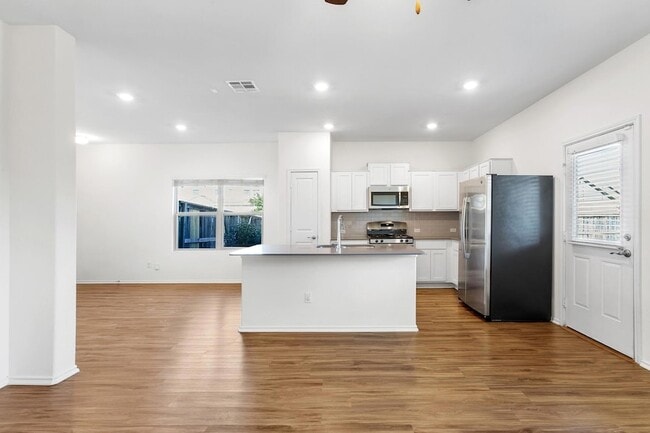 Building Photo - 189 Andross Ln