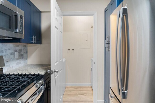 Building Photo - 408 Stockton Ct