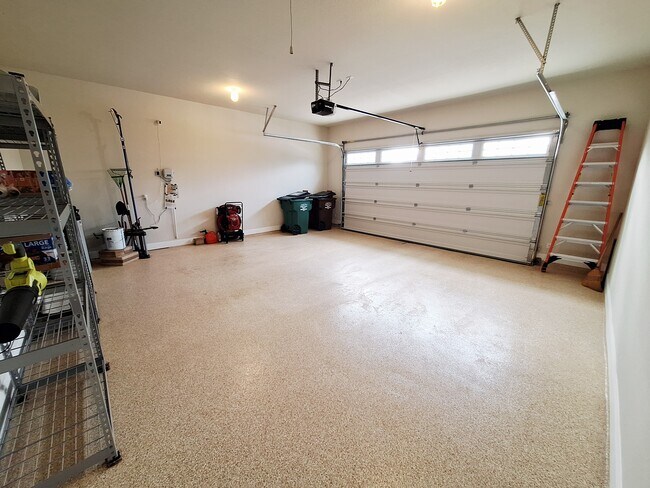 Building Photo - 4562 Katherine Dr