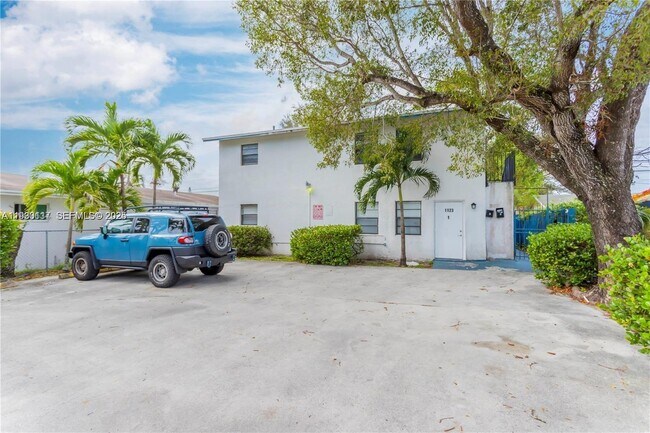 Building Photo - 1123 NW 27th Ave