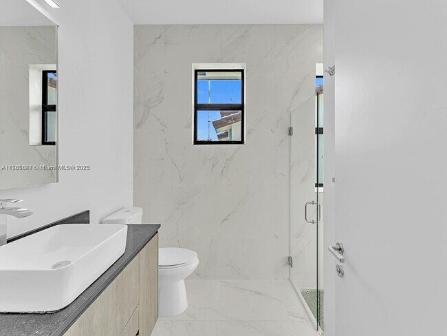Building Photo - 6130 SW 36th Ct