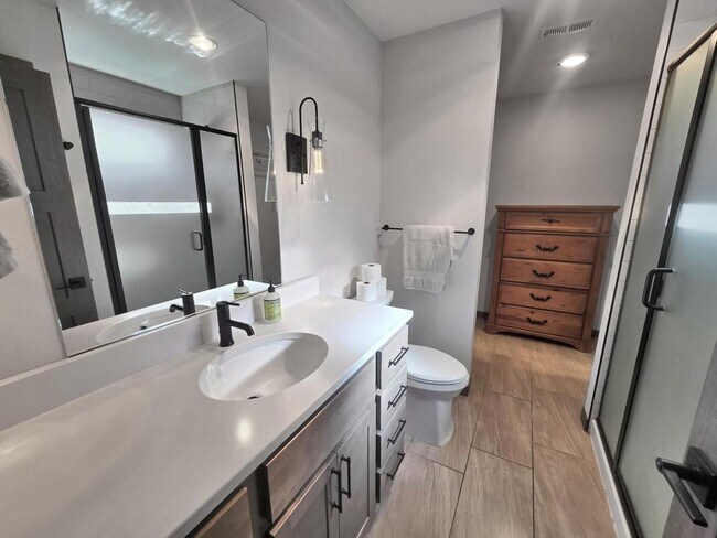 Building Photo - 1558 Blaine's Wy