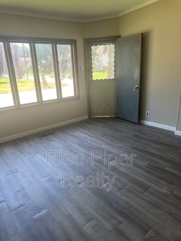 Building Photo - 404 N Nursery Ave