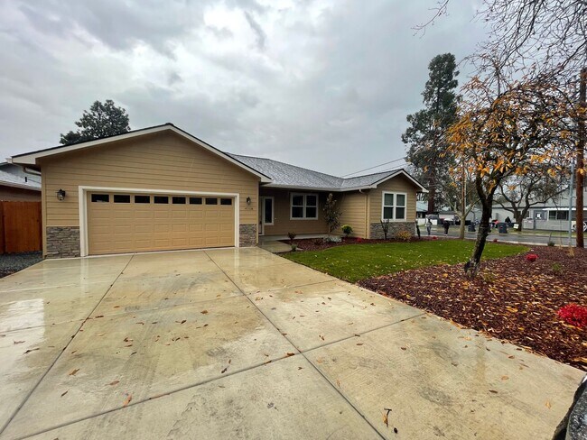 Building Photo - 410 4th St