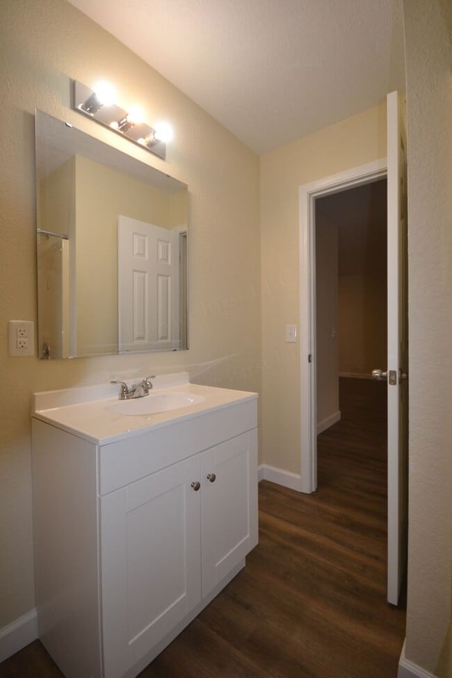 Building Photo - Bearcat Apartment