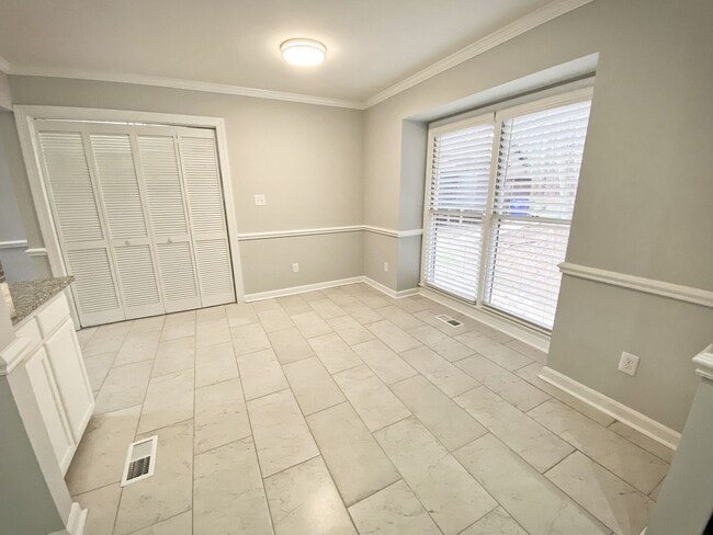 Building Photo - Beautifully Renovated 2 Bedroom 2 Bath in ...