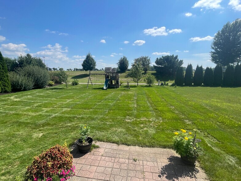 Building Photo - 3169 Pleasant St