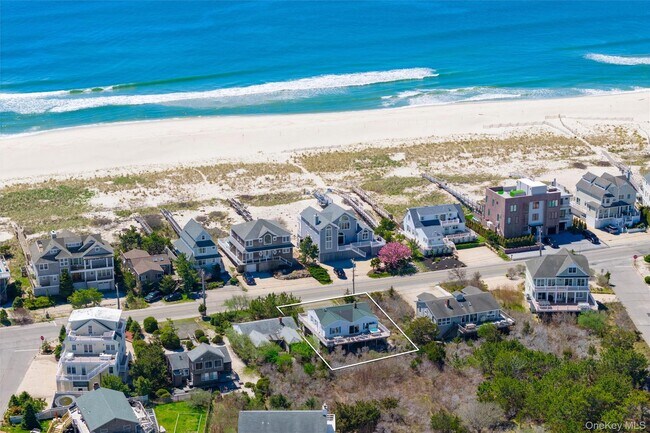 Building Photo - 898 Dune Rd