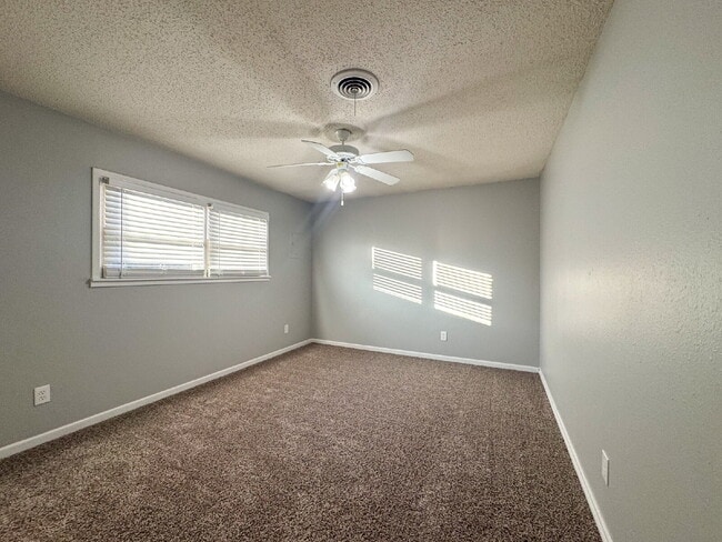 Building Photo - Newly-updated, 3-bedroom near LCU!