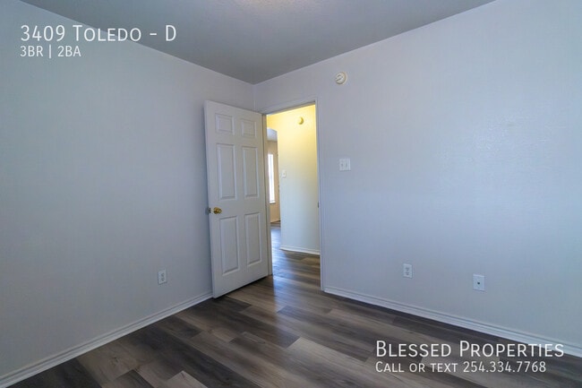 Building Photo - 3409 Toledo-D